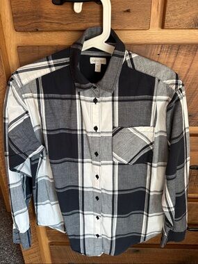 Garnet Hill women’s sz 0 Bl & Wh Plaid Button-Down Shirt w/ cute back detail